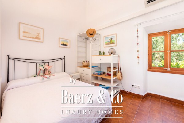 photo 8 This semi-detached townhouse, situated just two minutes' walk from Repic beach, offers just that- a sunny garden and easy access to the beach.