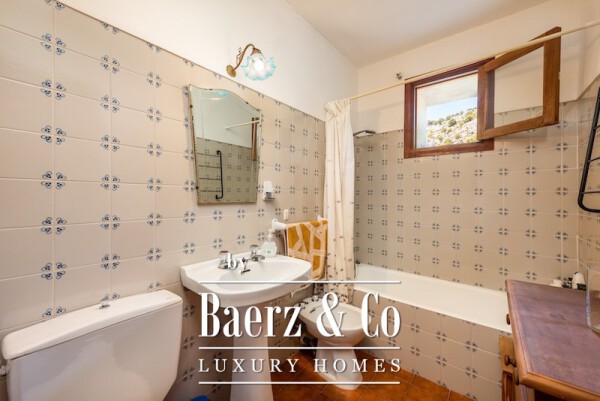 photo 9 This semi-detached townhouse, situated just two minutes' walk from Repic beach, offers just that- a sunny garden and easy access to the beach.