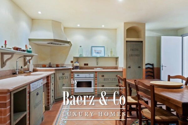 photo 20 Beautiful Provencal villa in the heart of an estate in Biot