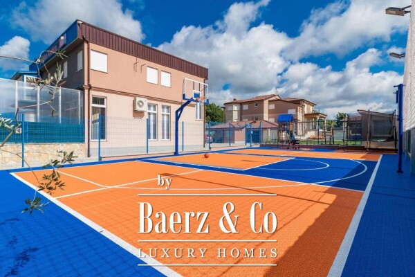 photo 7 Valtura, a luxury villa with a heated pool and a large garden, a rarity on the market