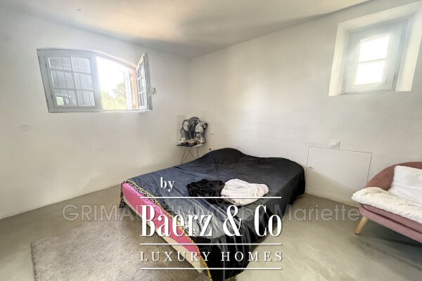 photo 8 Grimaud, France