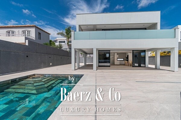 photo 1 Maravillosa villa recién terminada en Costa Adeje