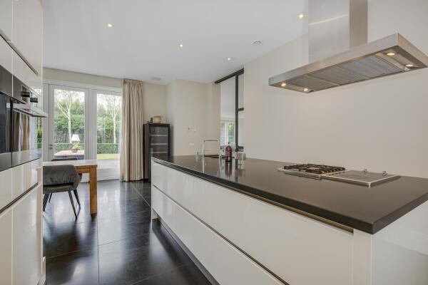 photo 24 van Brouchovenlaan 6