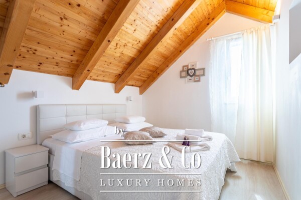 photo 6 Seget Donji, exceptional property with two buildings, swimming pool, jucuzzi and garden