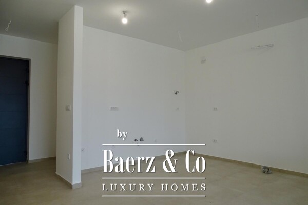 photo 11 Njivice, two-story apartment in a villa with a pool, gross living area 161,50m2