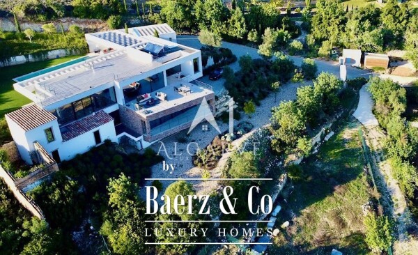 photo 1 LOULE - CONTEMPORARY VILLA WITH STUNNING SEA VIEWS