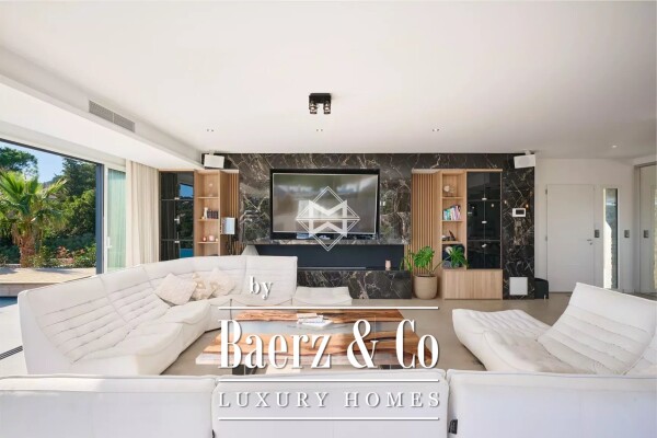 photo 8 Luxury - New contemporary villa in Cavalaire-sur-Mer