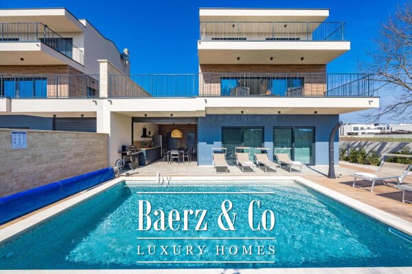 photo 13 Istria, Banjole, semi-detached villa first row to the sea 244 m2 with a view of the Marina