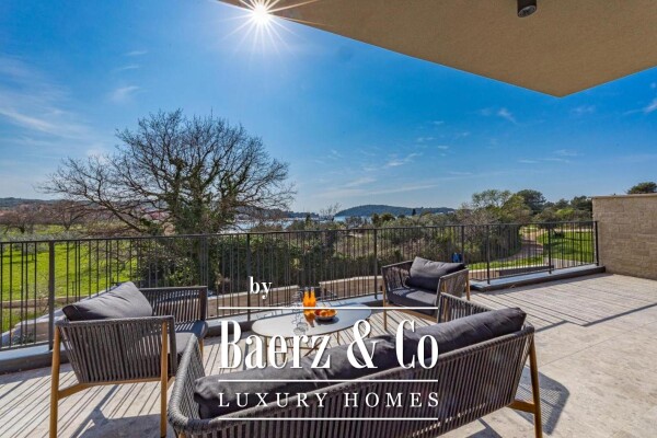 photo 15 Istria, Banjole, semi-detached villa first row to the sea 244 m2 with a view of the Marina