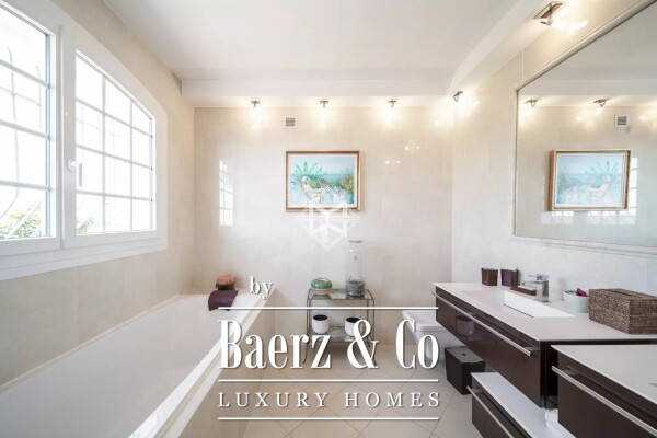 photo 9 Le Cannet Résidentiel - Bright family villa with flat plot and unoverlooked pool