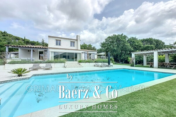 photo 2 Renovated villa on a 1,830 m² plot with swimming pool and be