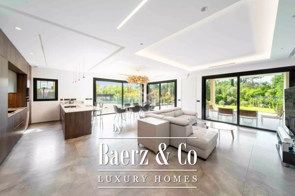 photo 4 New Contemporary-Style Villa with Lovely Open Views