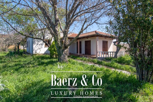 photo 2 Zadar, Karma, house with garden in an excellent location, first row to the sea, NKP 111 m2