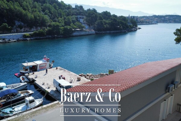 photo 9 Brač, Selca, house with four apartments first row to the sea