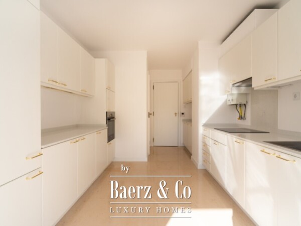 photo 23 T3 with large balconies in condominium with swimming pool