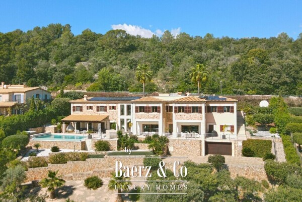 photo 2 Majestic 6-bedroom luxury villa with sea views and rental licence