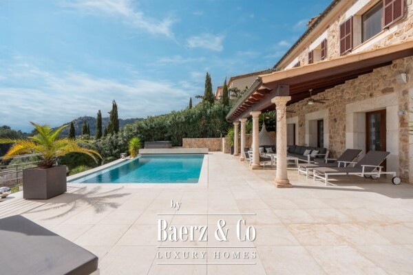 photo 6 Majestic 6-bedroom luxury villa with sea views and rental licence