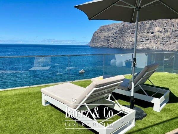 photo 2 Magnificent luxury villa on the seafront